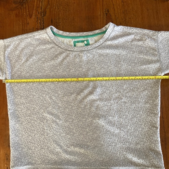 Anthropologie Lilka Sweatshirt, Textured 3/4 Sleeve Gray and White Size Large - Picture 8 of 12
